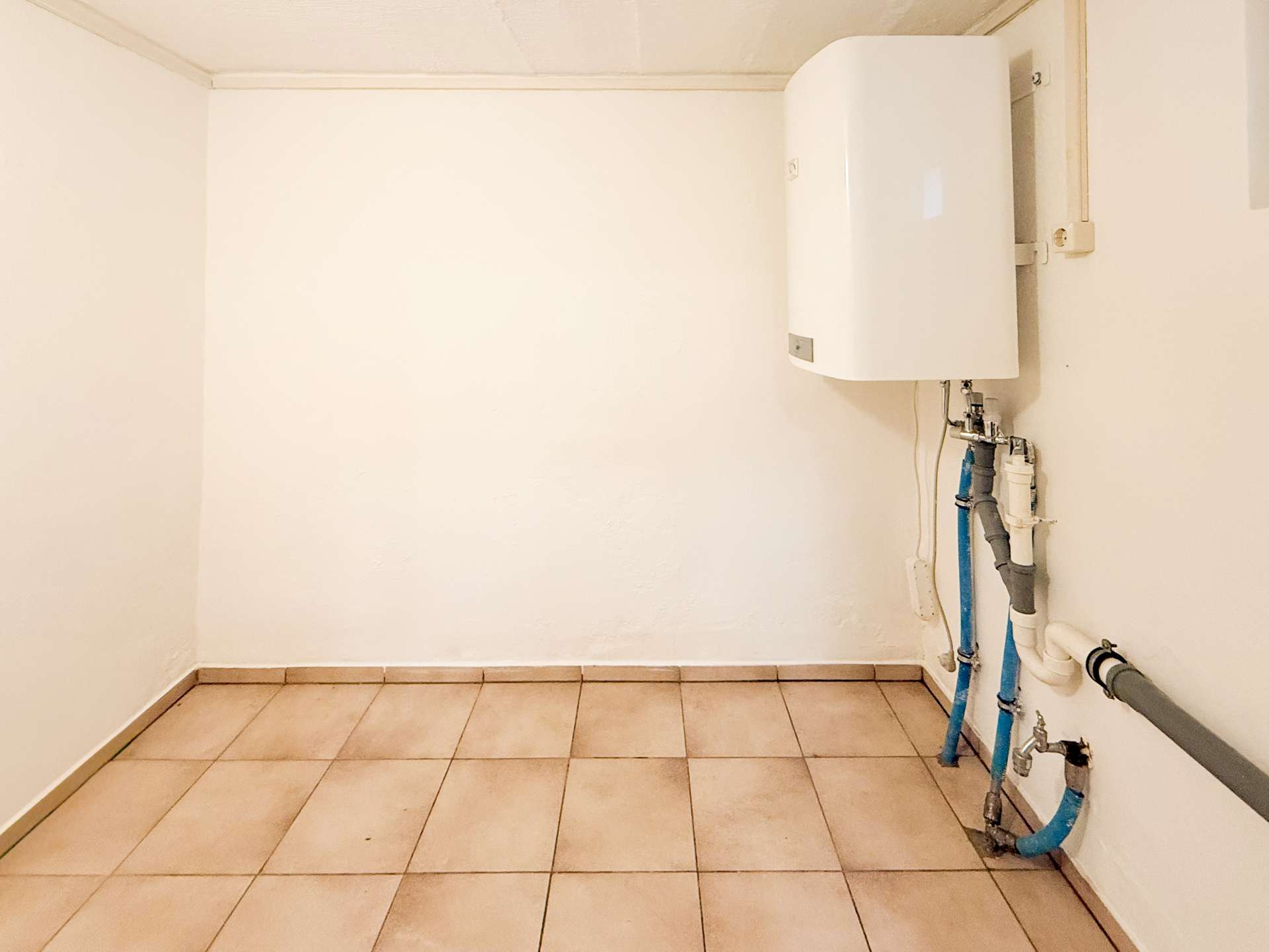 Hauswirtschaftsraum mit WM-Anschluss