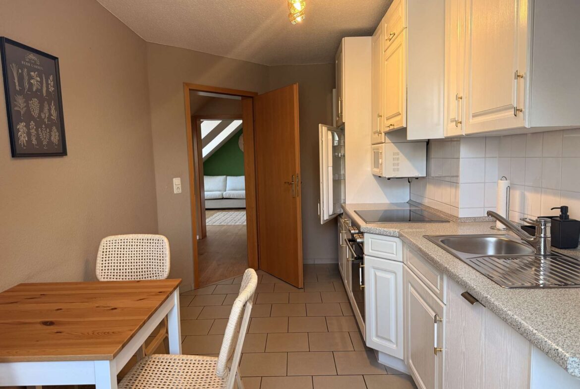 Küche mit weiterem Esstisch