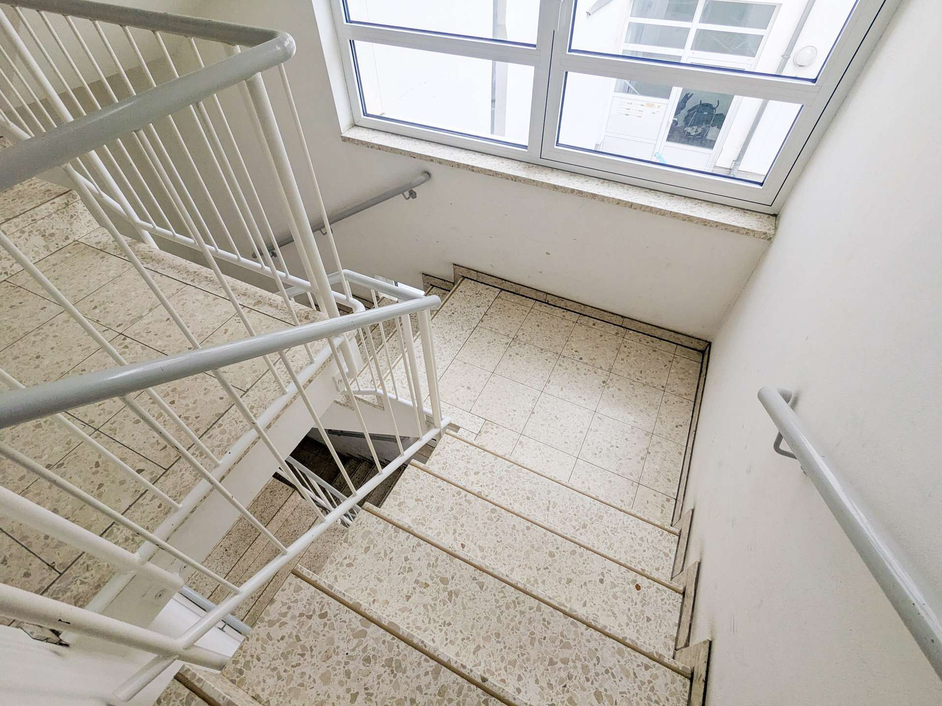 Haus4_Treppen nach unten