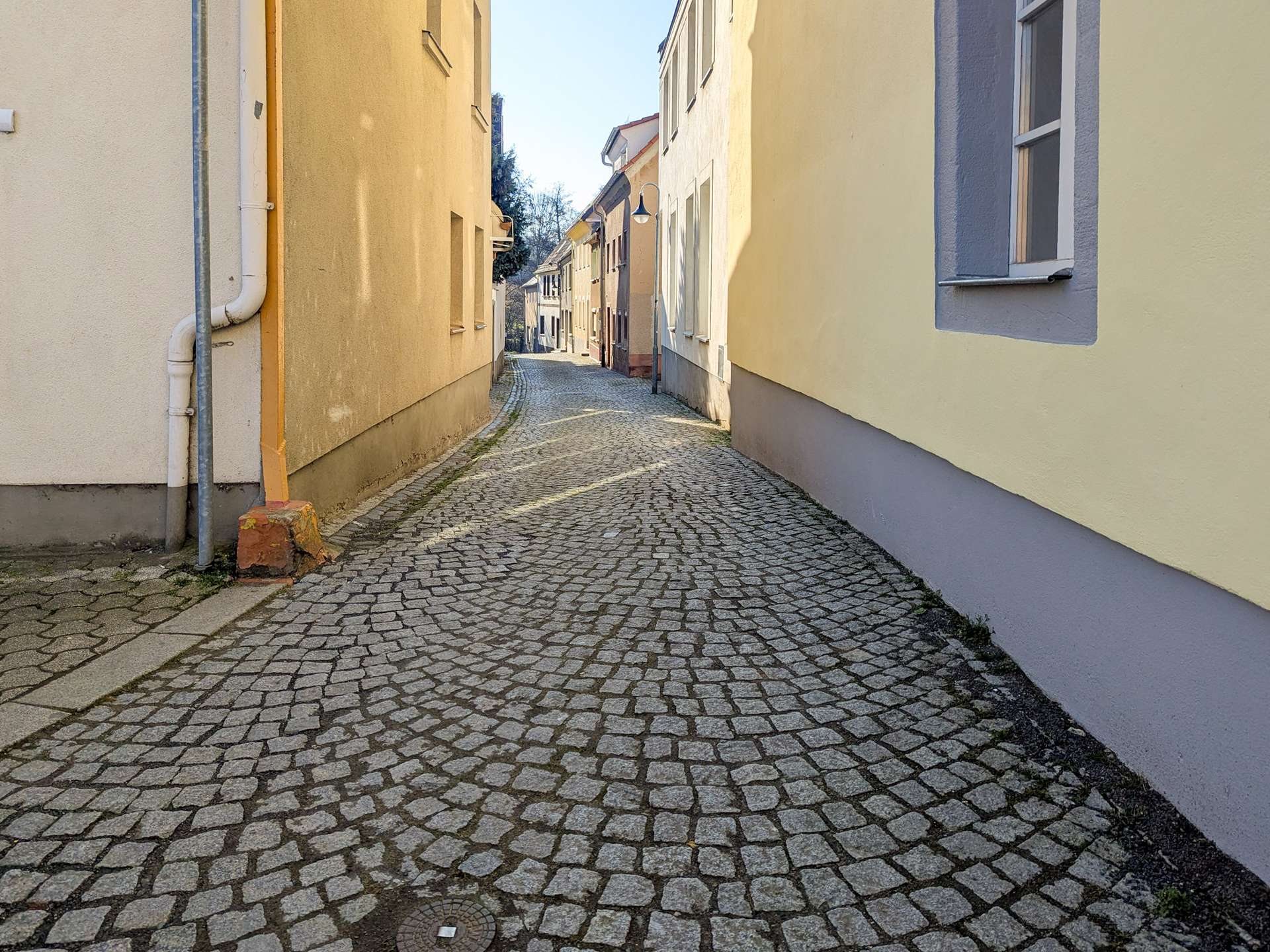 Haus2+4_Weg zum Hinterhof