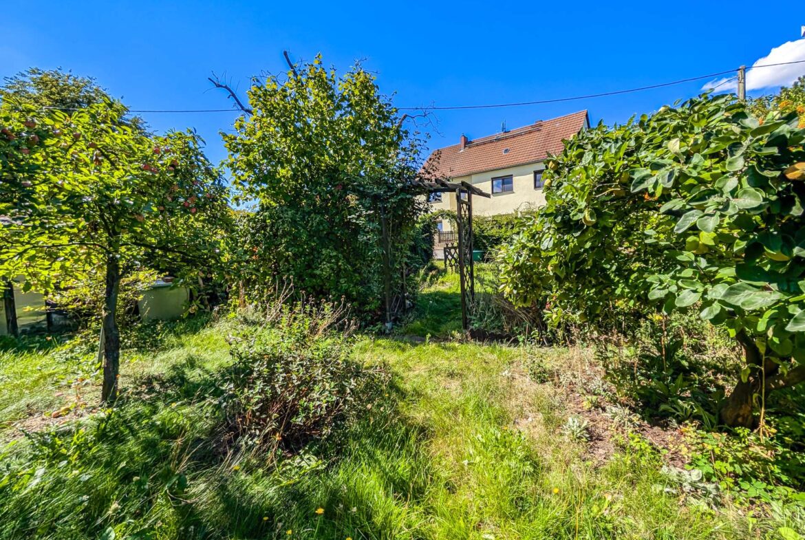 Hausanblick aus dem Garten