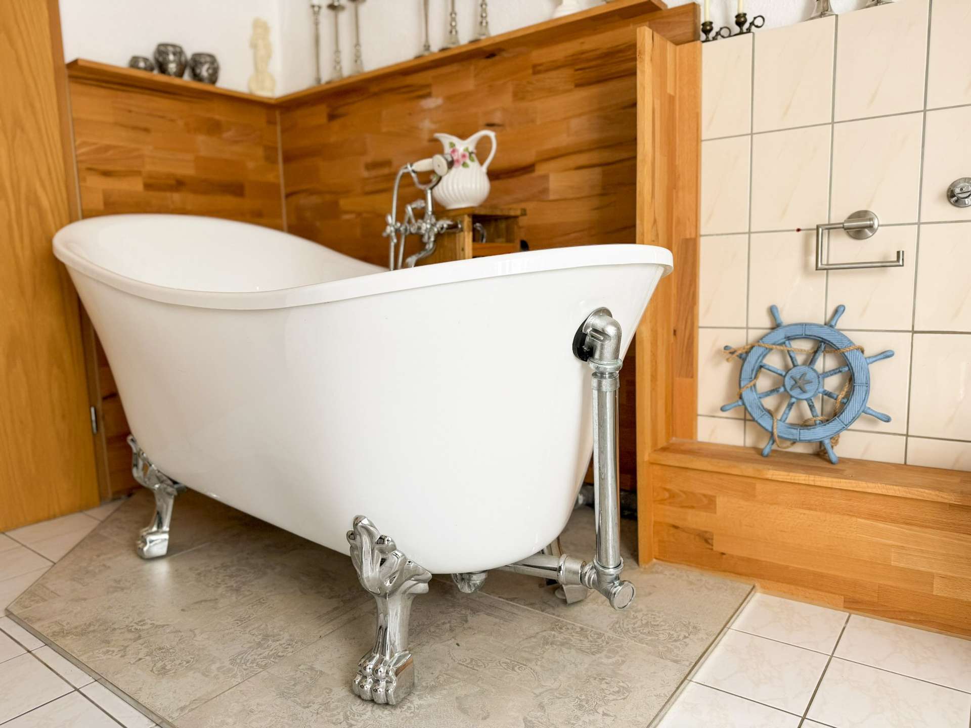 Badezimmer mit Badewanne