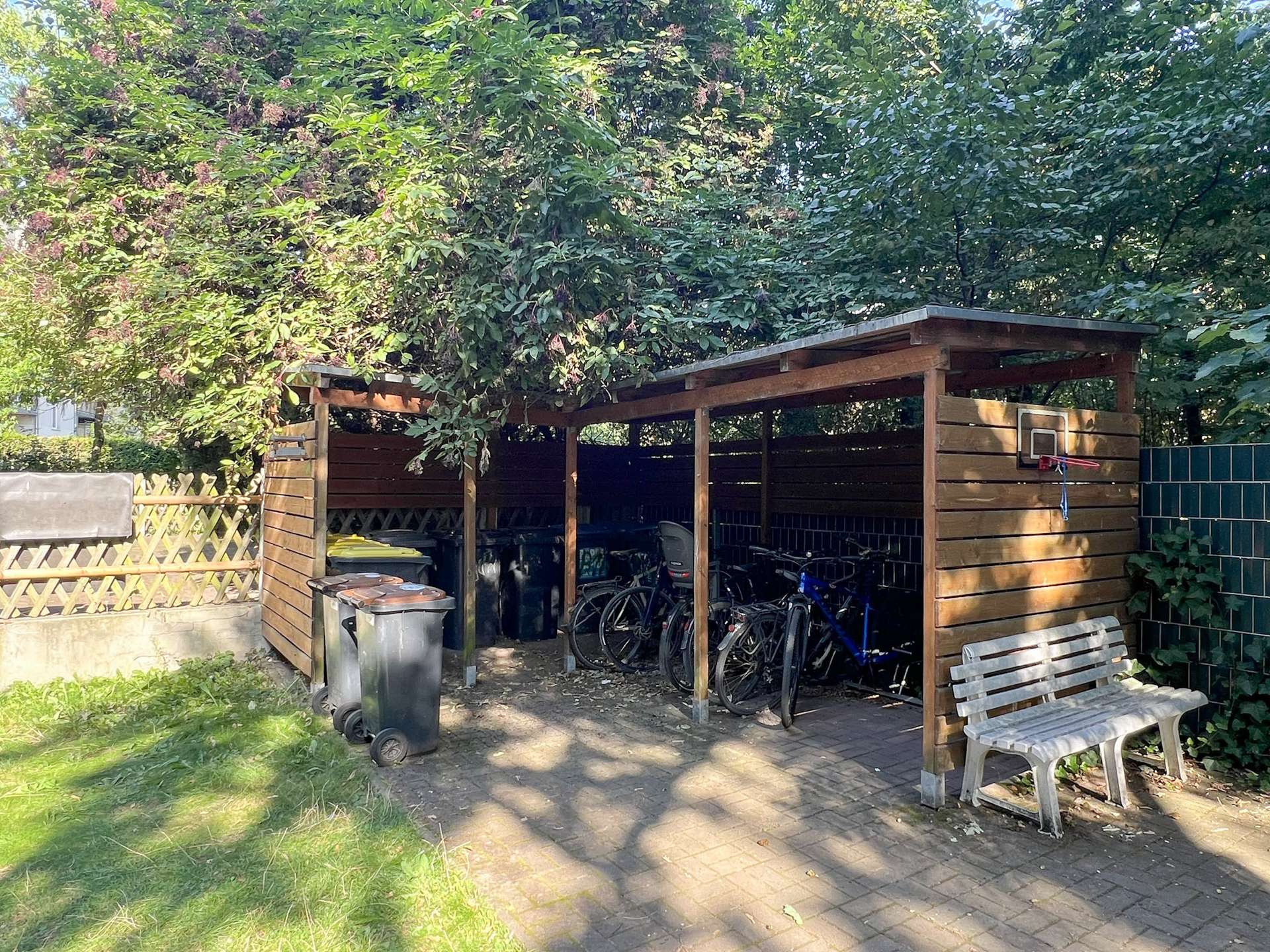 Überdachter Fahrradstellplatz