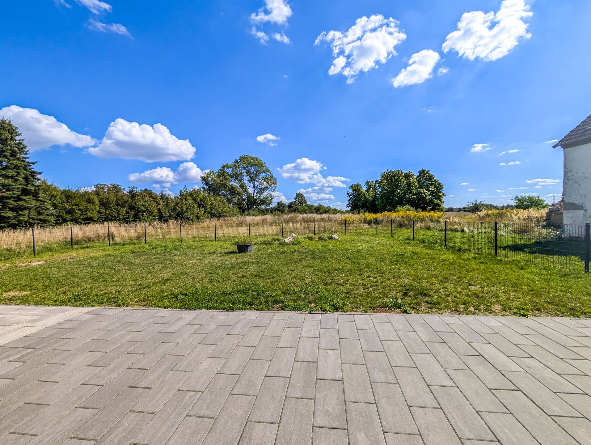 Weitläufiges Grundstück