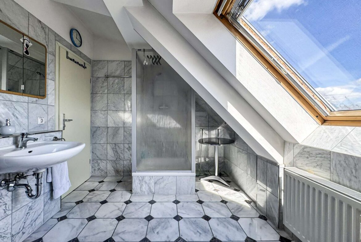 Tageslichtbad mit Dusche