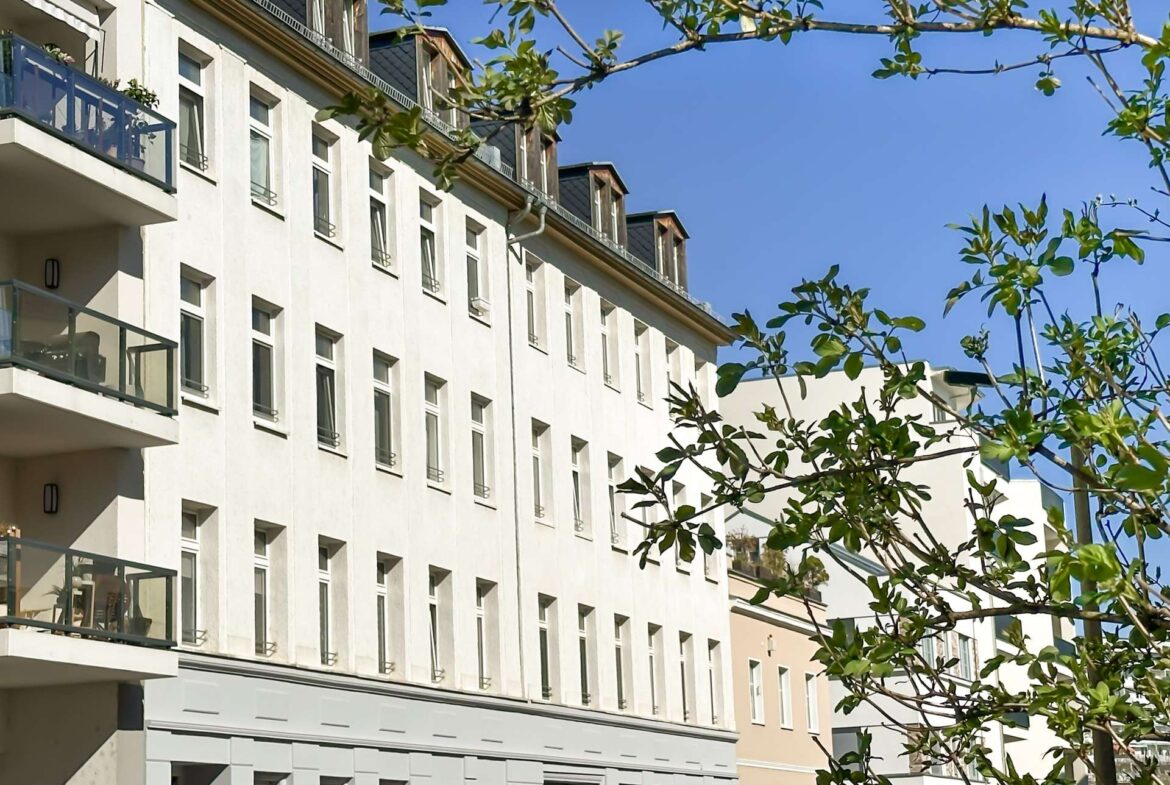 Blick zum schönen Altbau