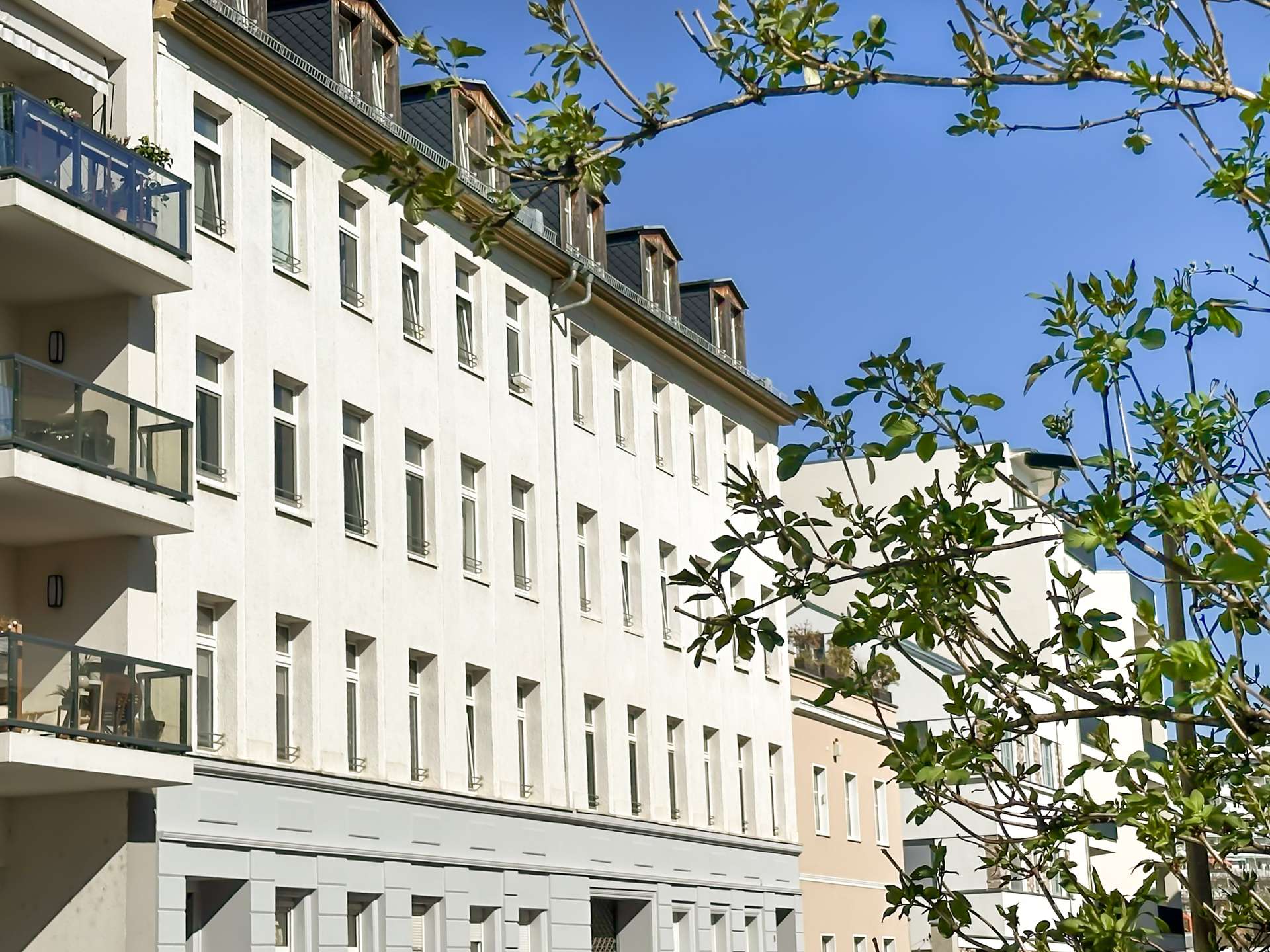 Blick zum schönen Altbau