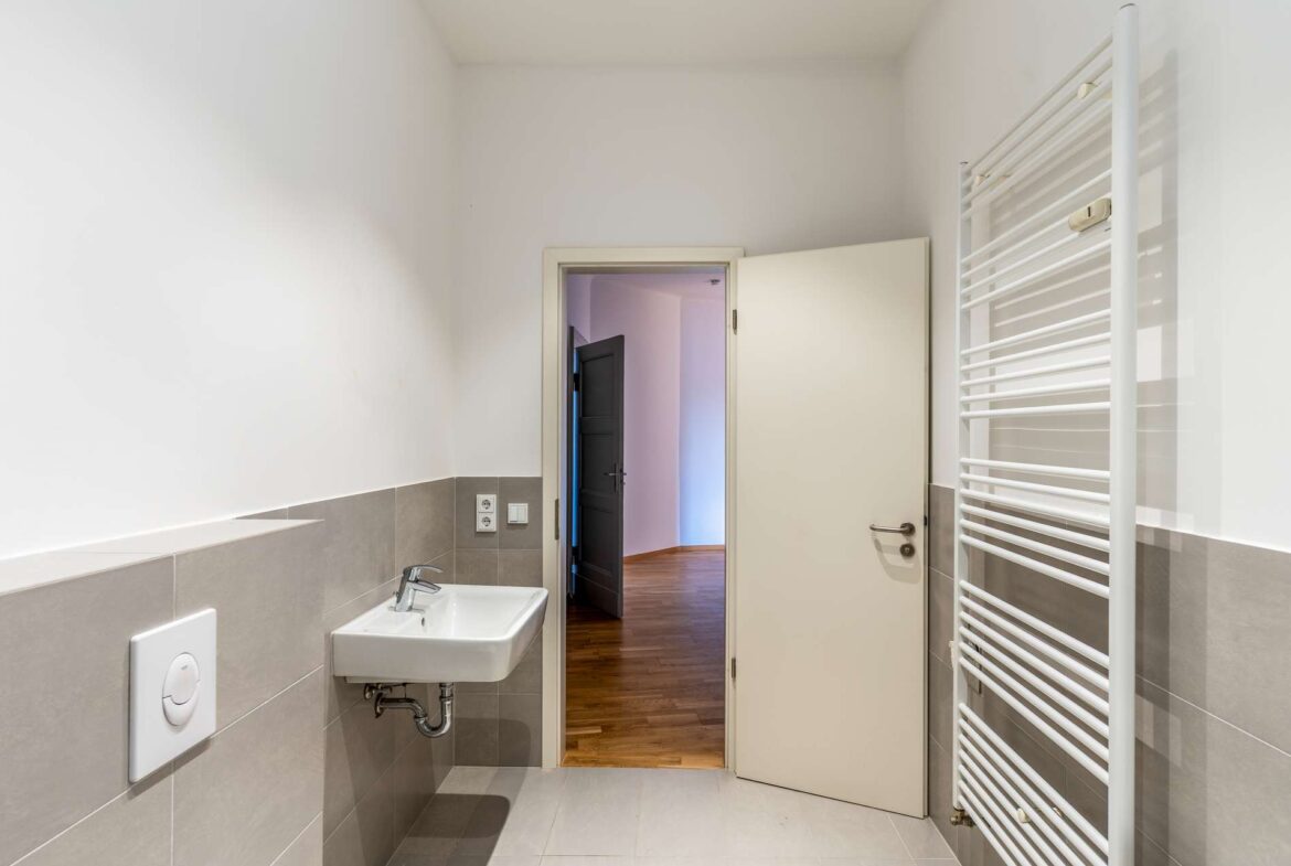 Badezimmer mit WM-Anschlluss