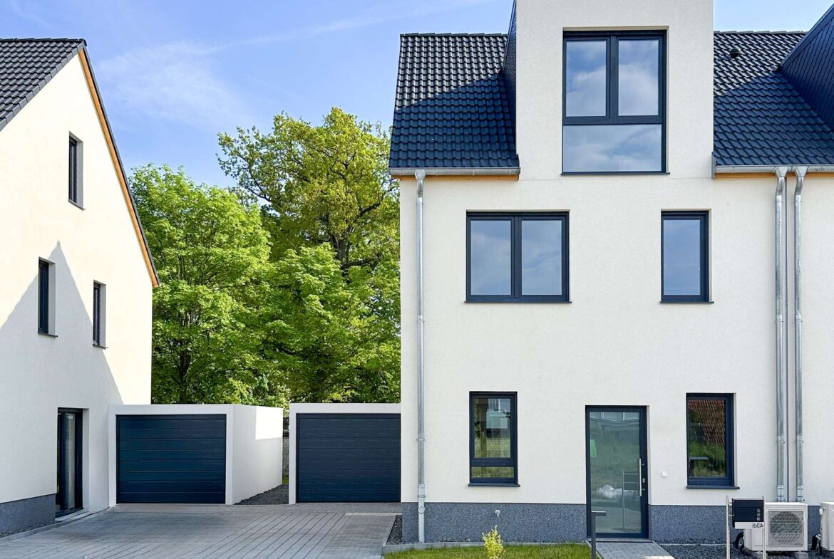 Schönes Haus mit Garage