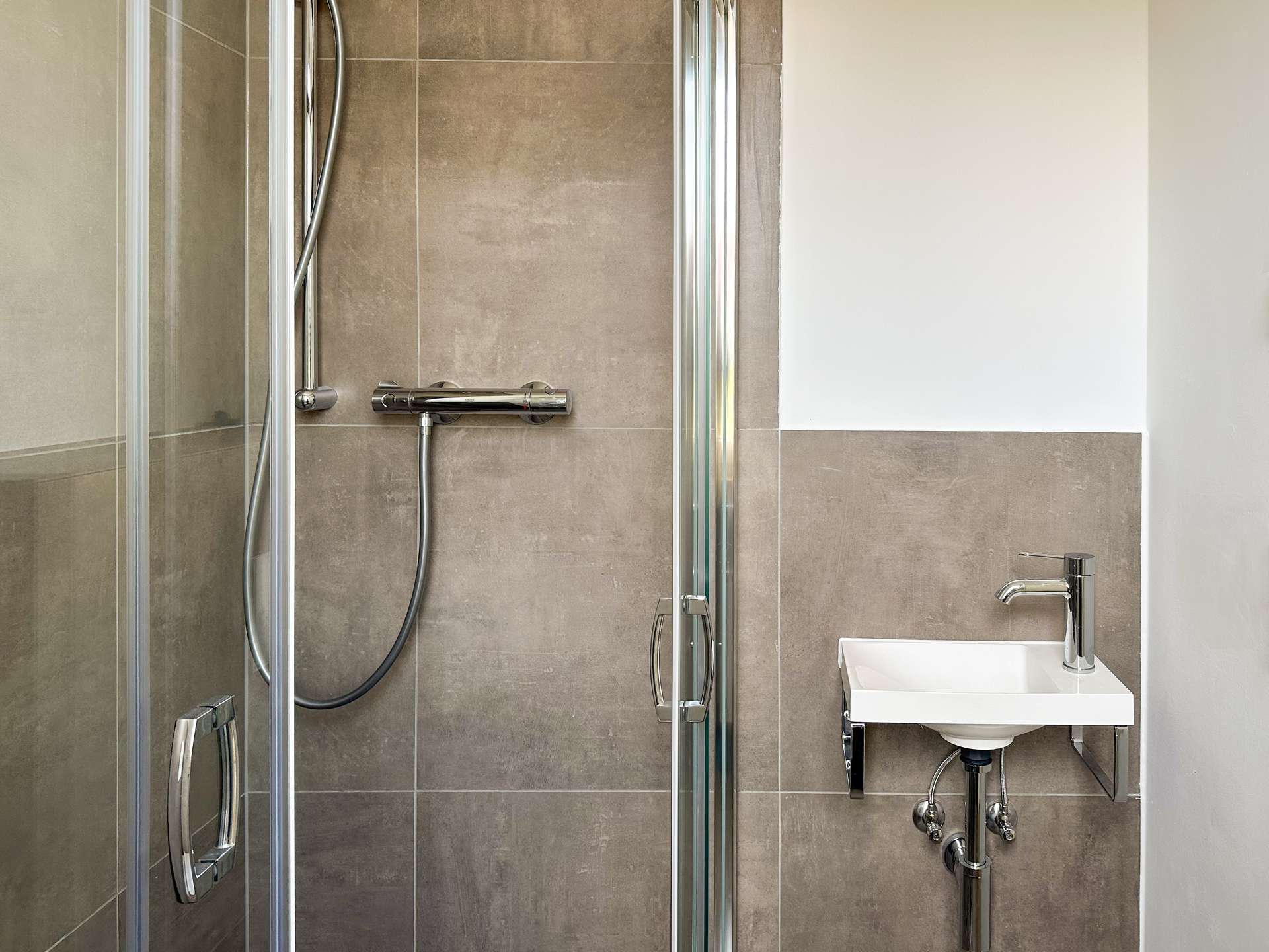 Gäste-Bad mit Dusche