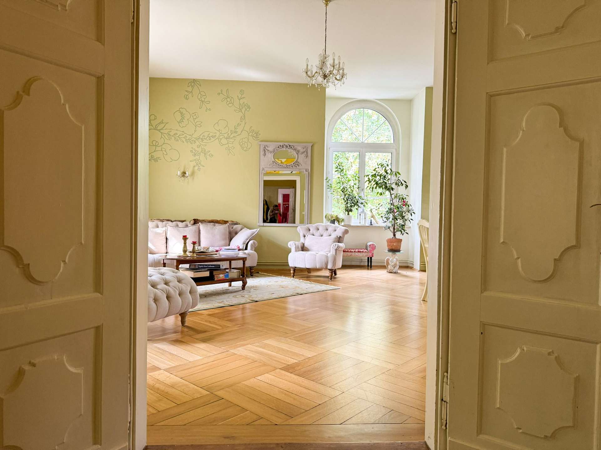 Blick ins Wohnzimmer