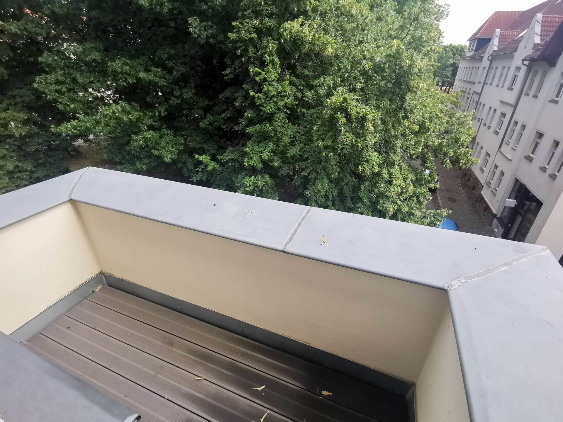 Balkon mit grünem Blick