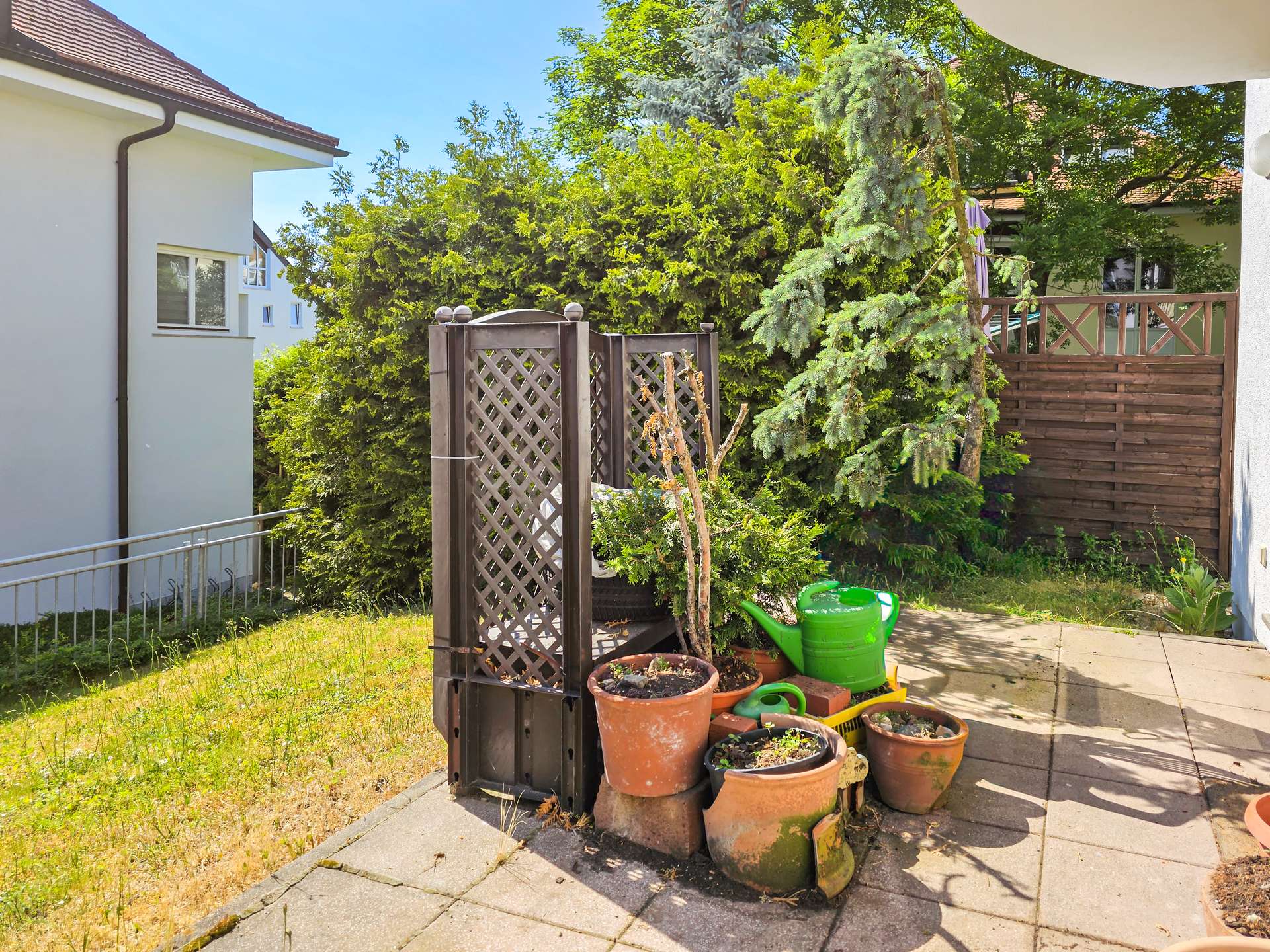 Terrasse vor dem Haus