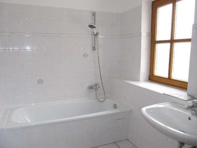 Tageslichtbad mit Wanne