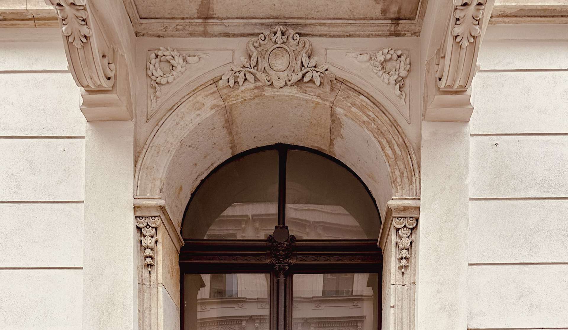 Schmuckvolle Eingangstür