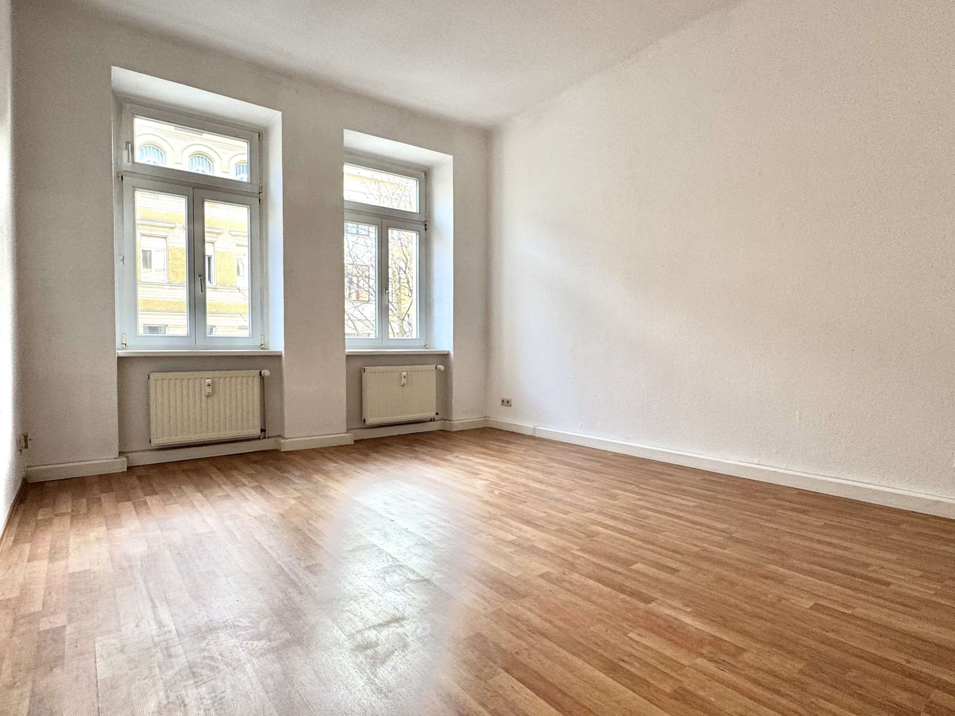 Lichtdurchflutetes Wohnzimmer