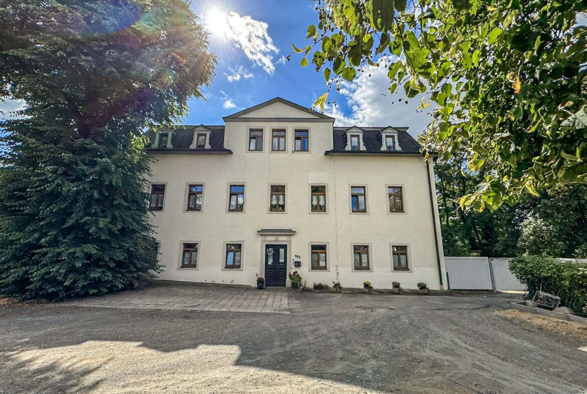 Frontansicht des Herrenhauses