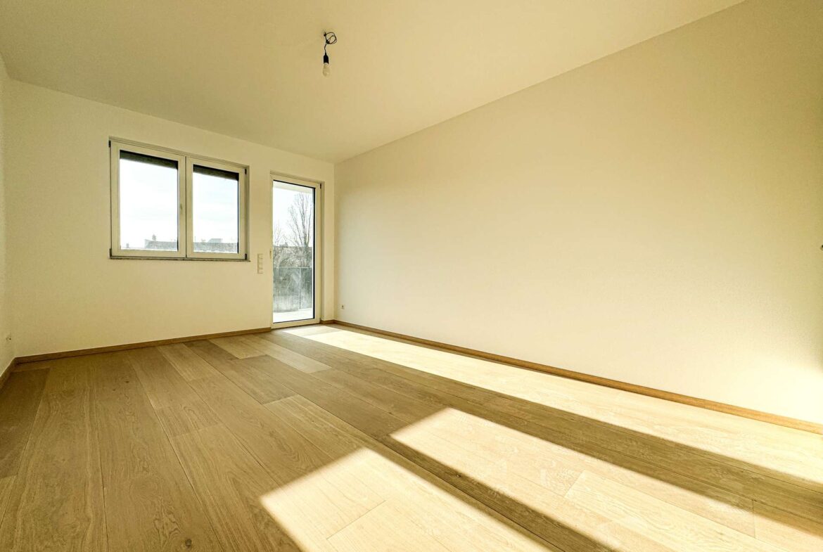 Kinderzimmer mit Balkonzugang