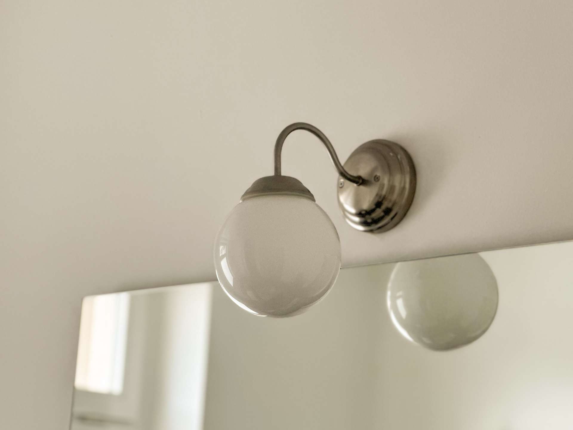 Schöne Leuchten im Bad