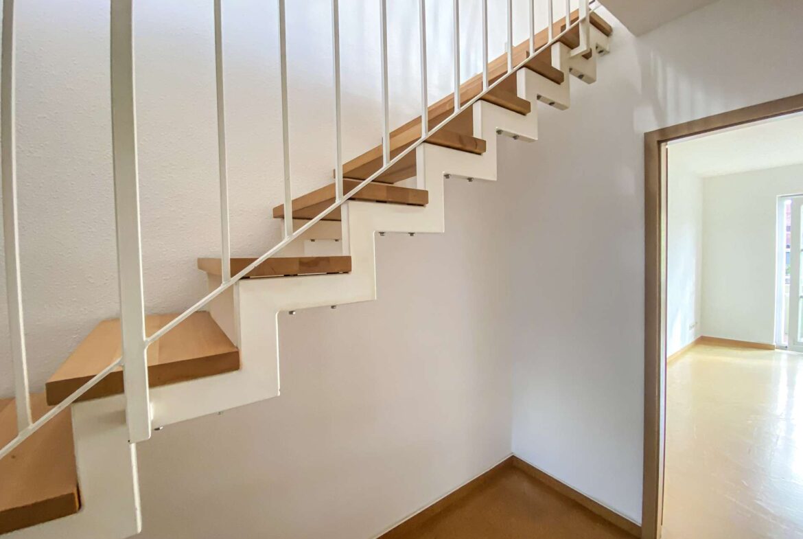 Platz unter der Treppe