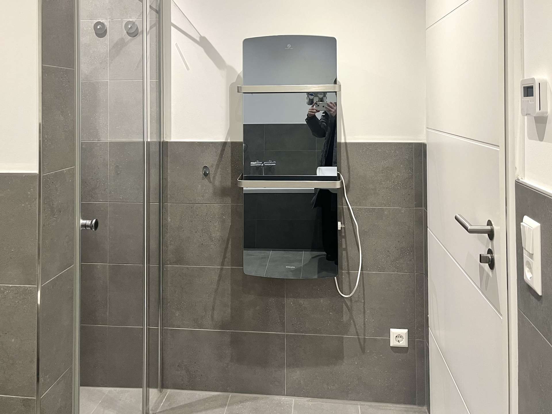 Handtuchtrockner und Dusche