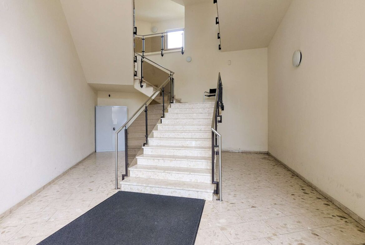 Haus33_Treppen nach oben