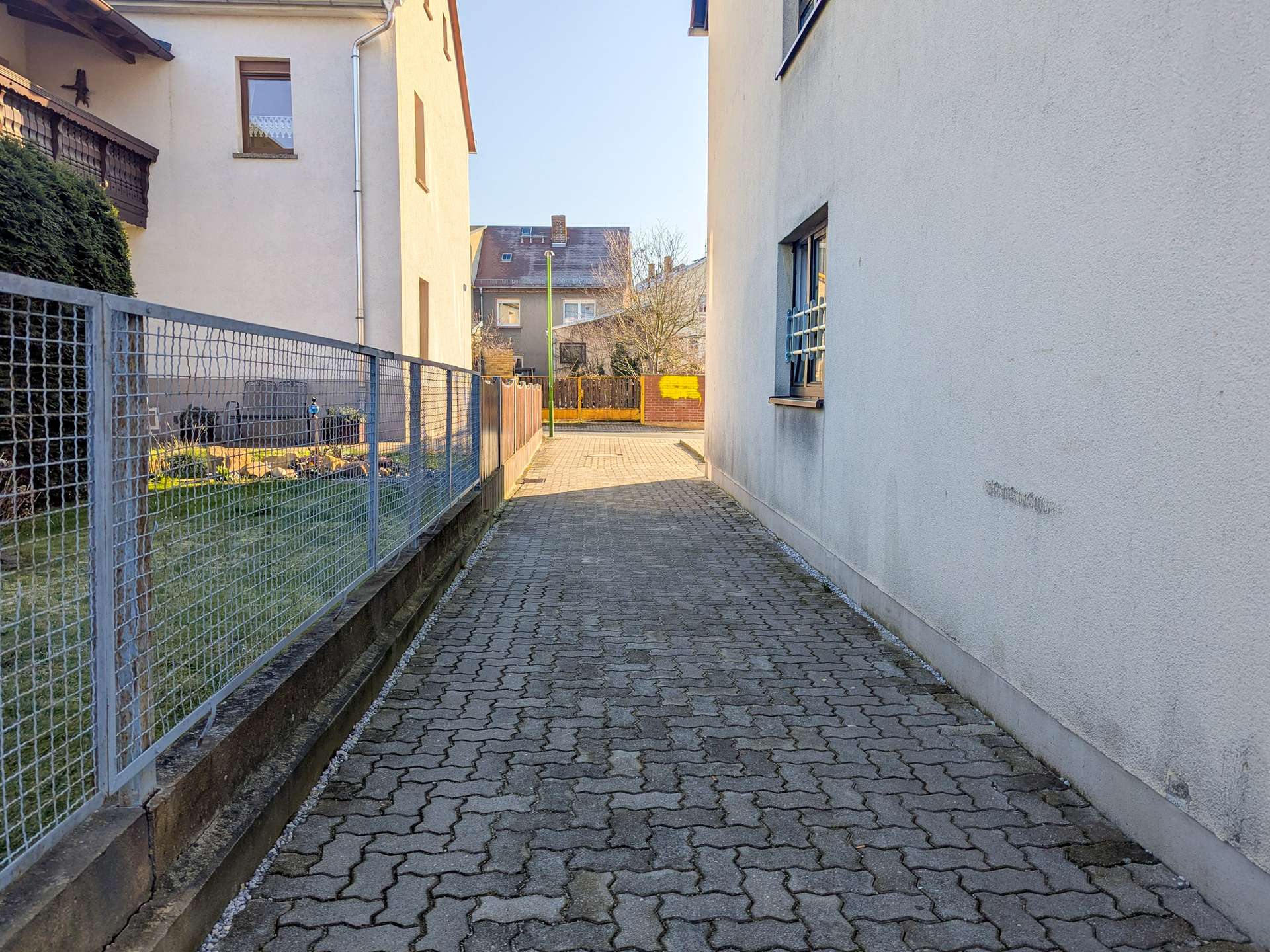 Haus 33_Durchgang vom Hof