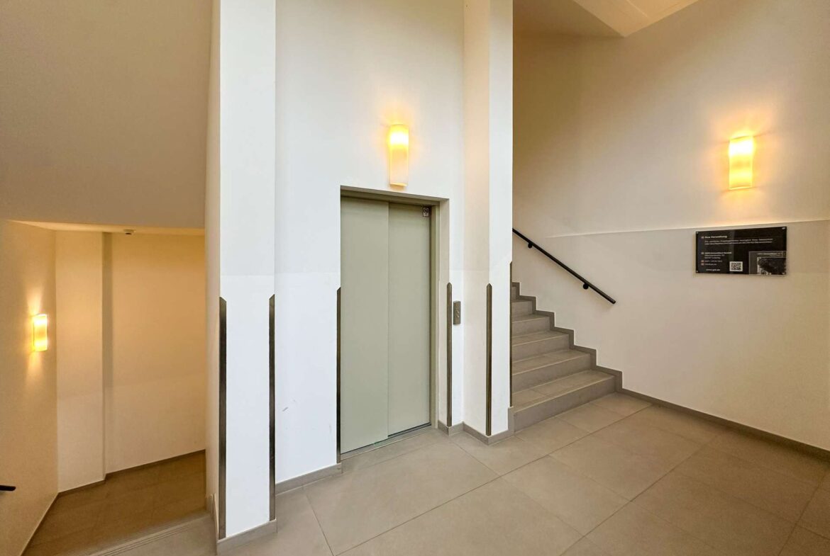 Personenaufzug bis ins KG