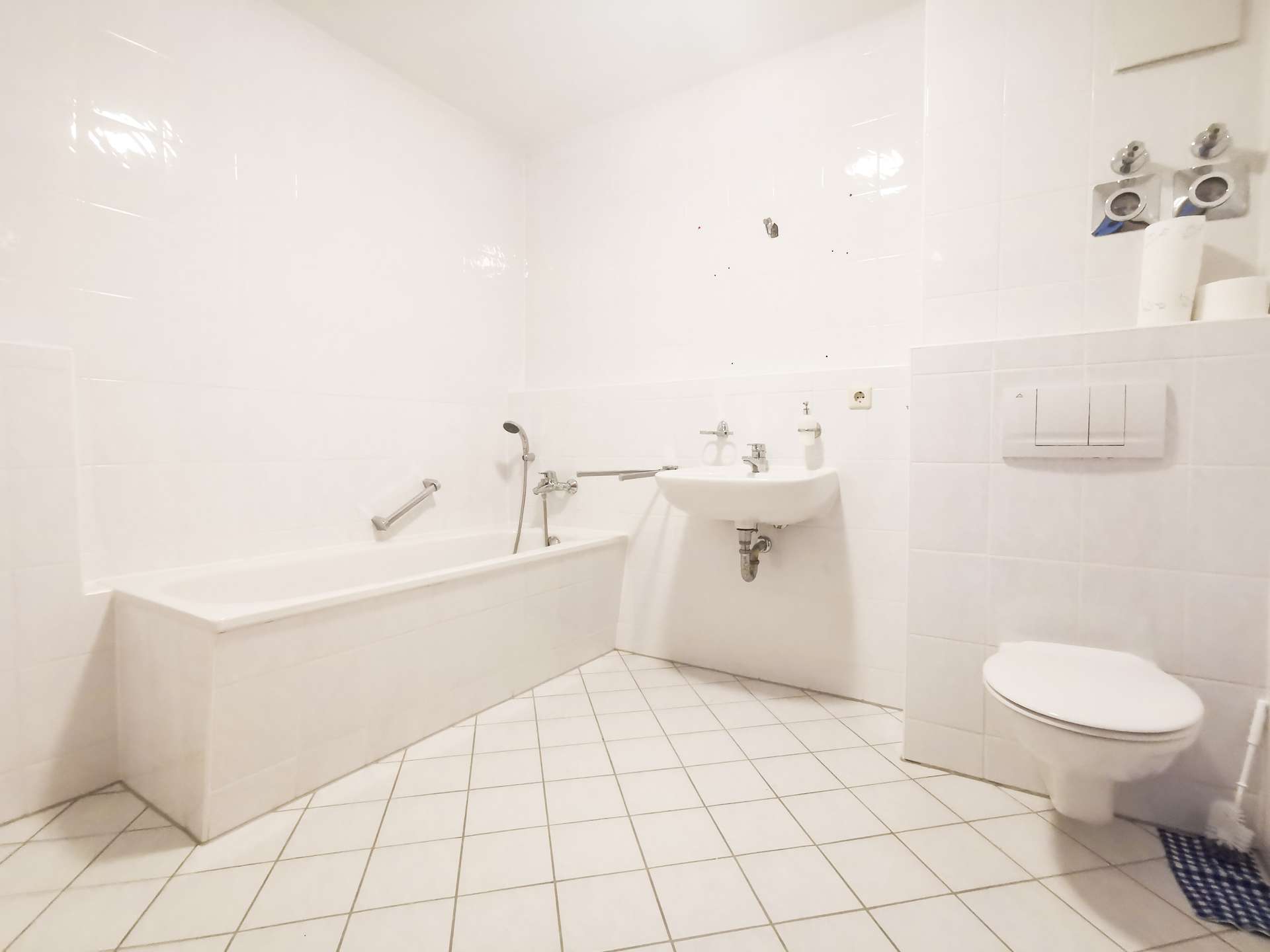 Geräumiges Badezimmer