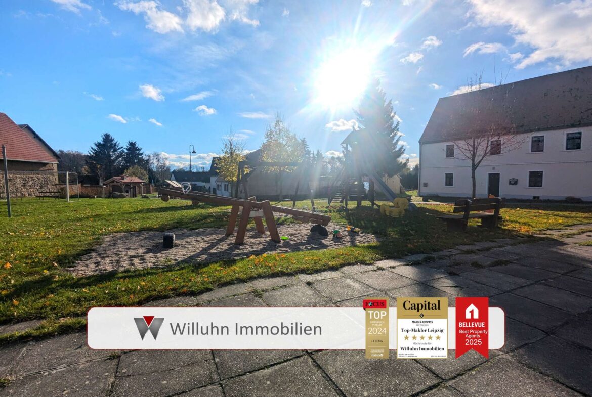 Spielplatz vor dem Haus