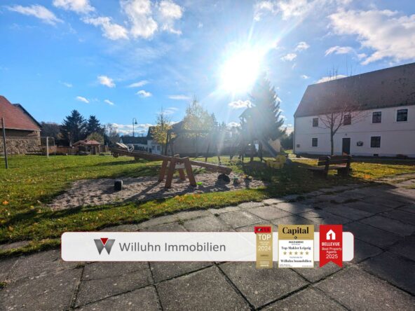 Spielplatz vor dem Haus