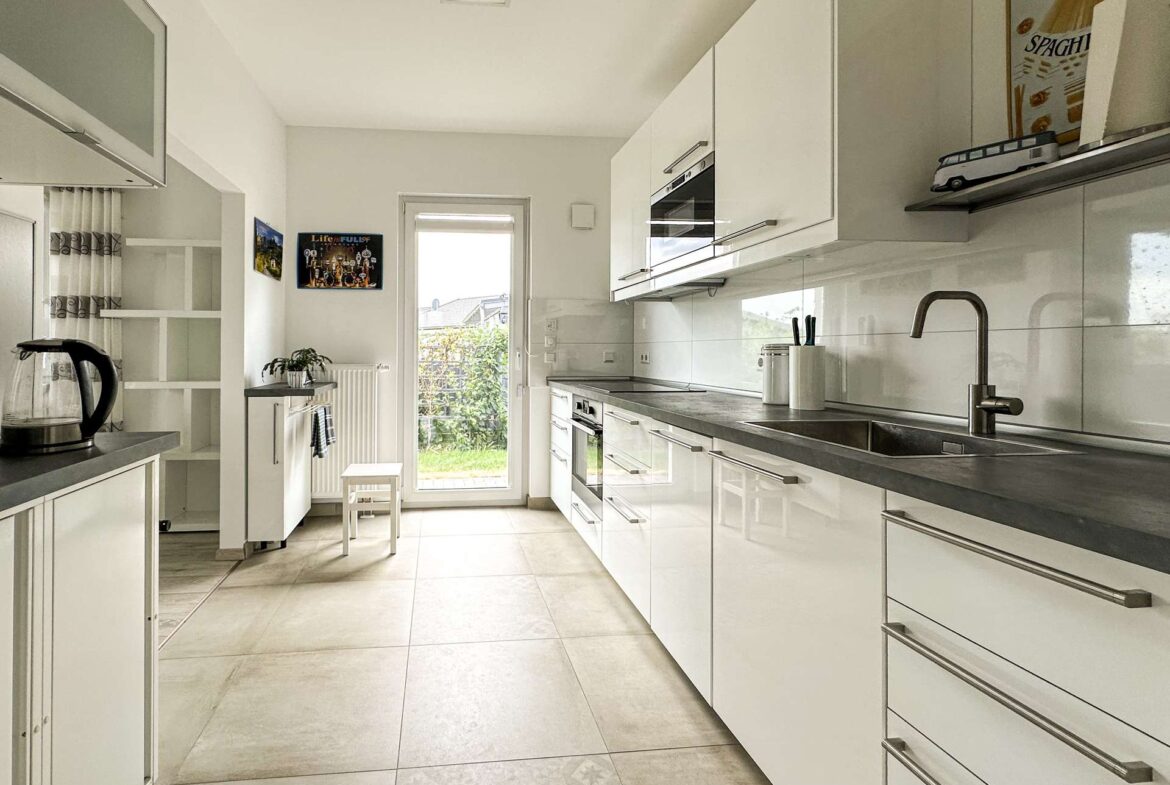 Hochwertige Einbauküche inklusive