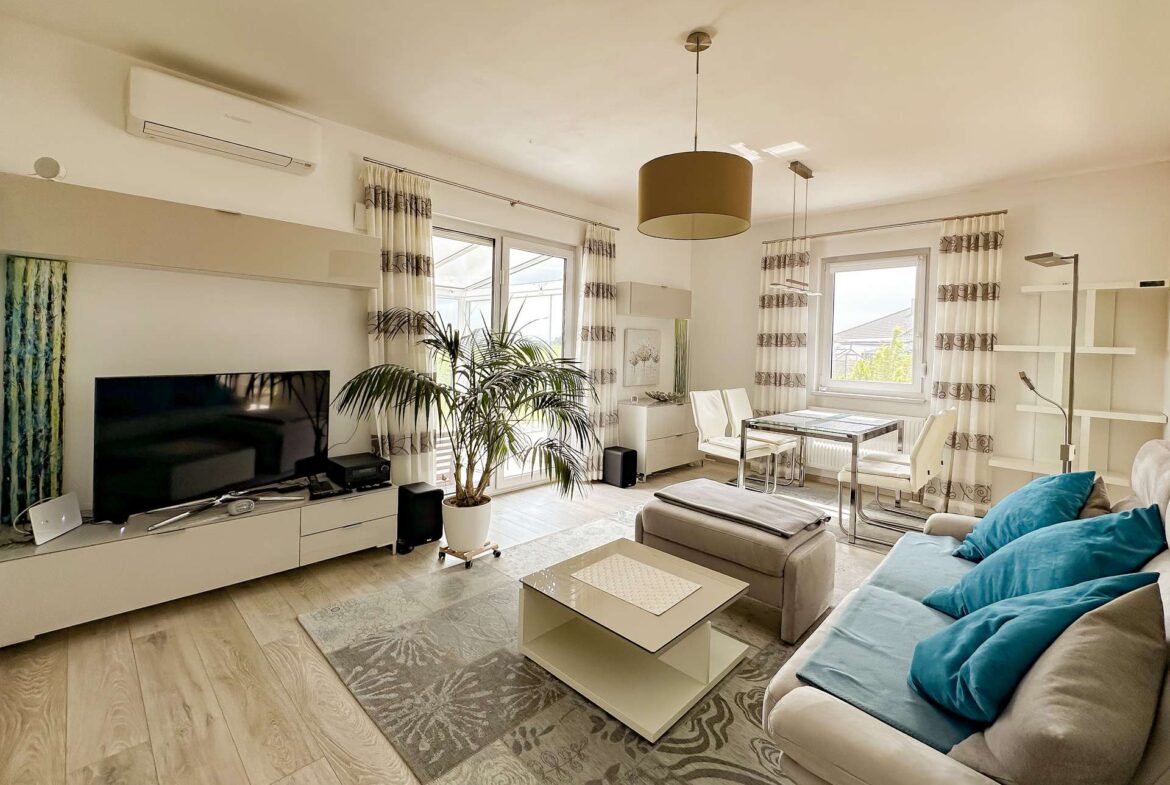 Lichtdurchflutetes Wohnzimmer