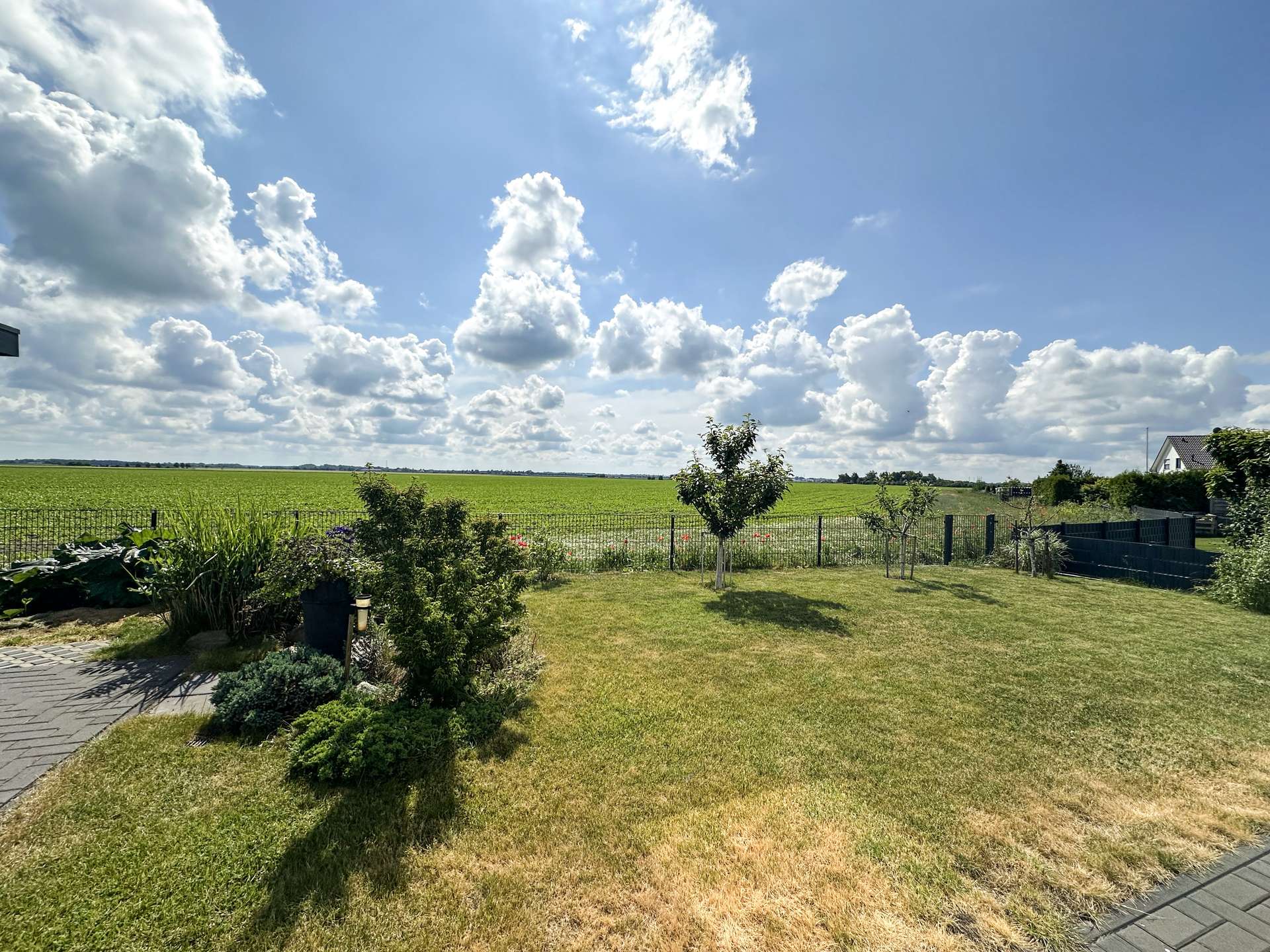 Garten mit unverbautem Blick