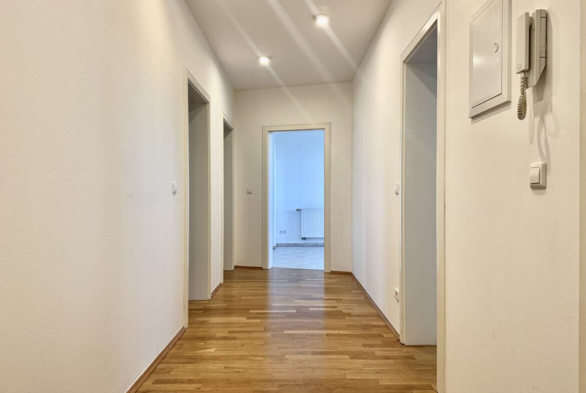 Flur mit Deckenspots