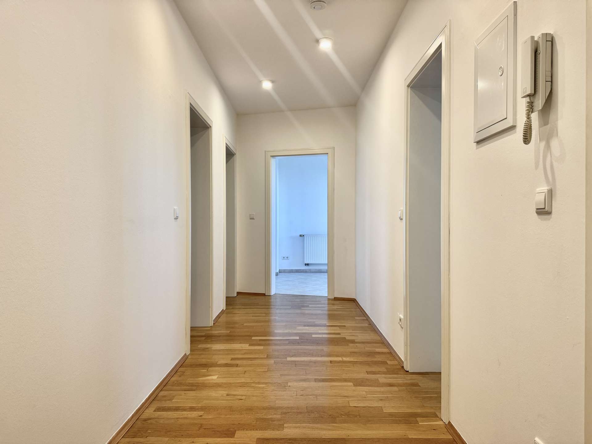 Flur mit Deckenspots