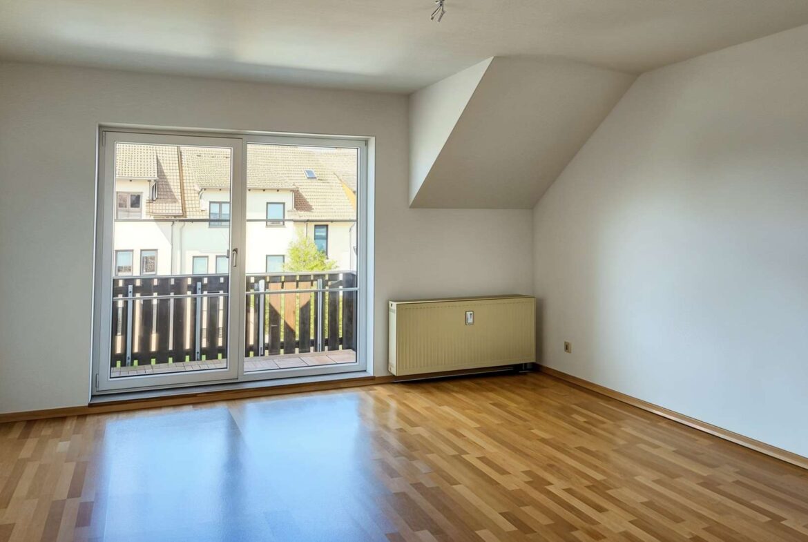 Geräumiges Wohnzimmer