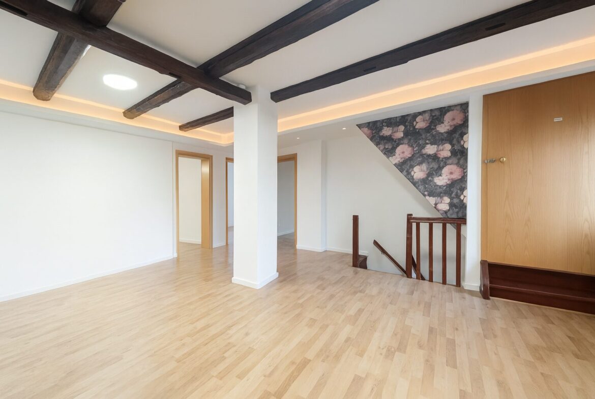 1. OG alte Dachbalken