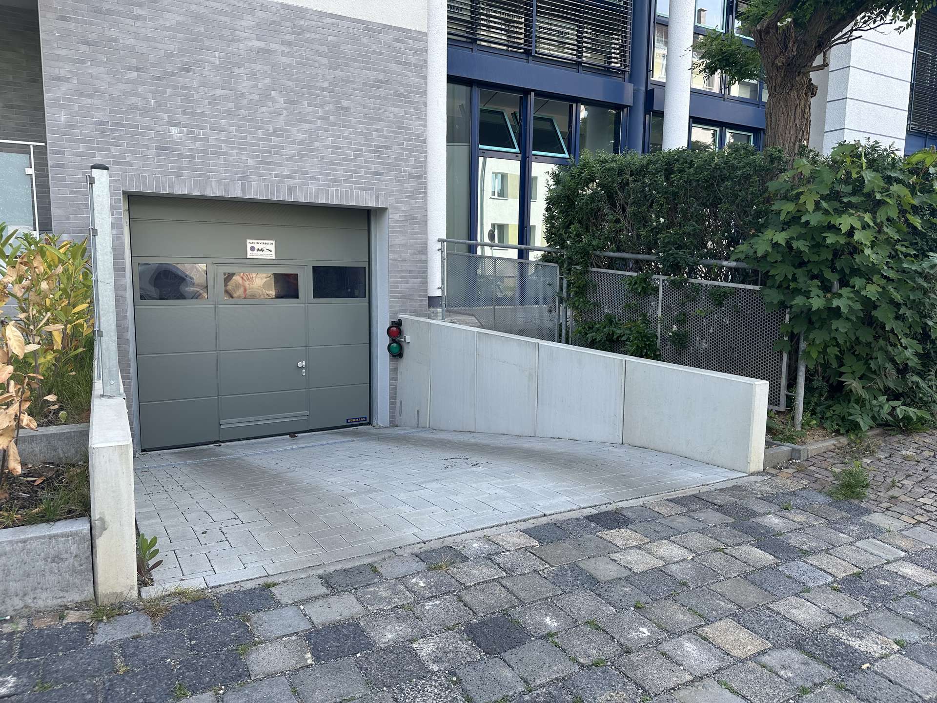 Tiefgarageneinfahrt