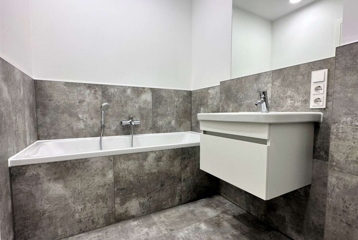 Badezimmer mit Badewanne