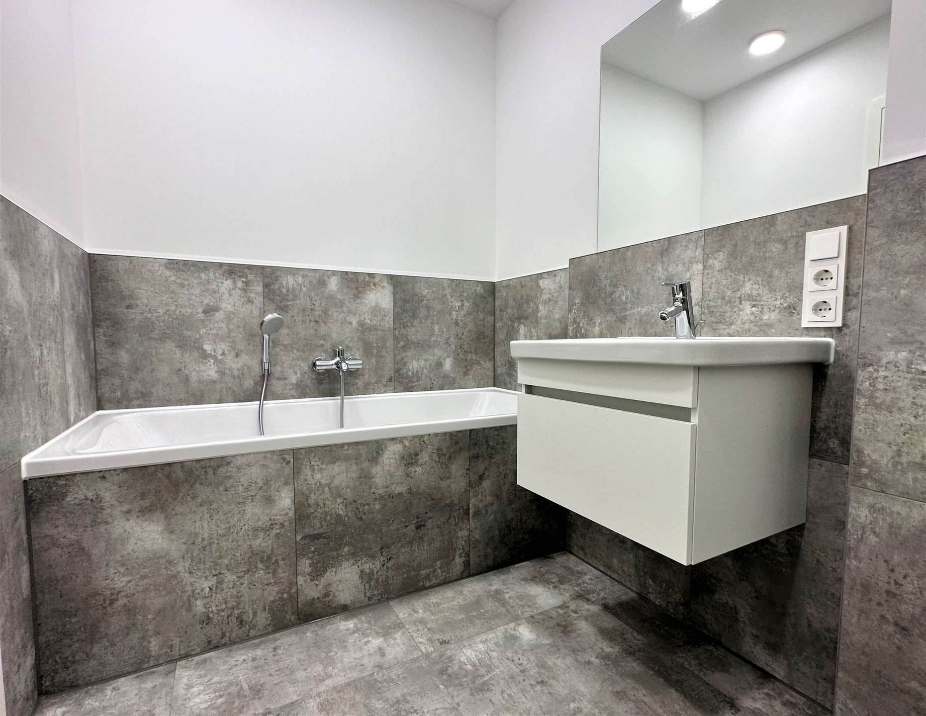 Badezimmer mit Badewanne