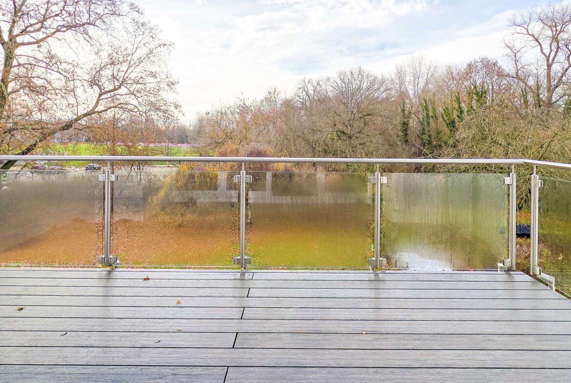 Balkon mit grünem Blick