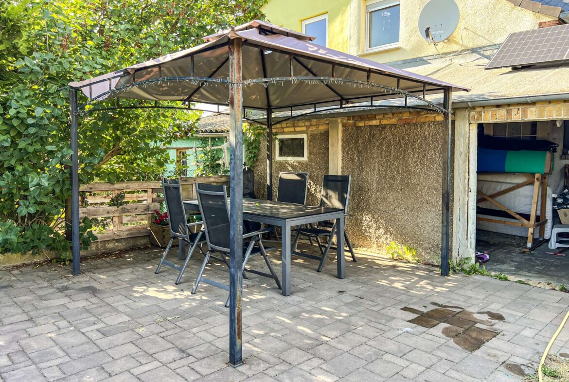 Terrasse mit Grill und Außenküche