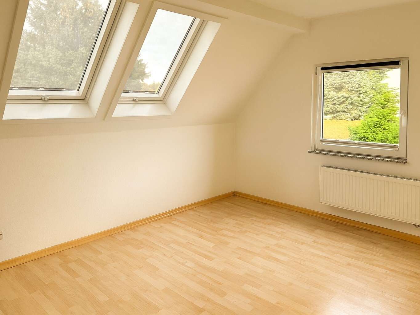 Lichtdurchflutetes Schlafzimmer