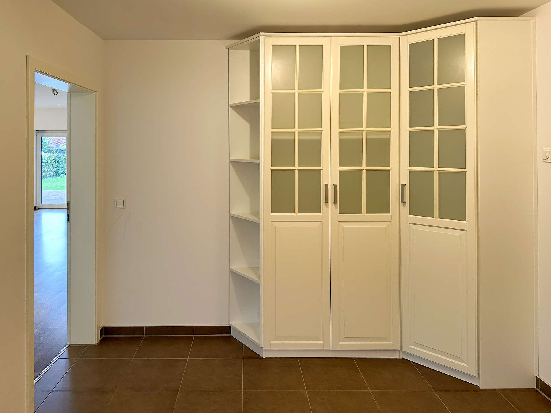 Flur mit Einbauschränken