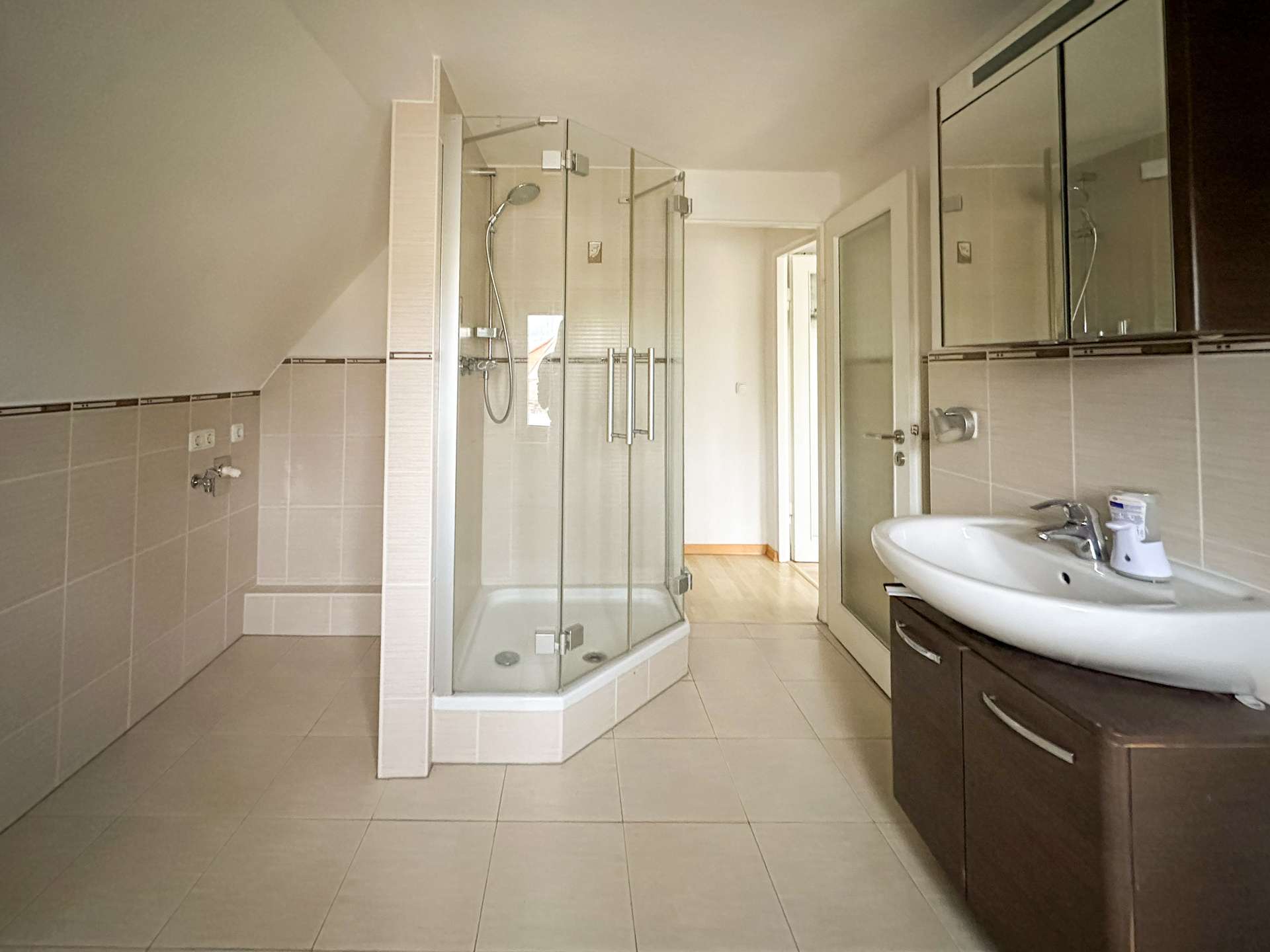 Badezimmer mit Dusche