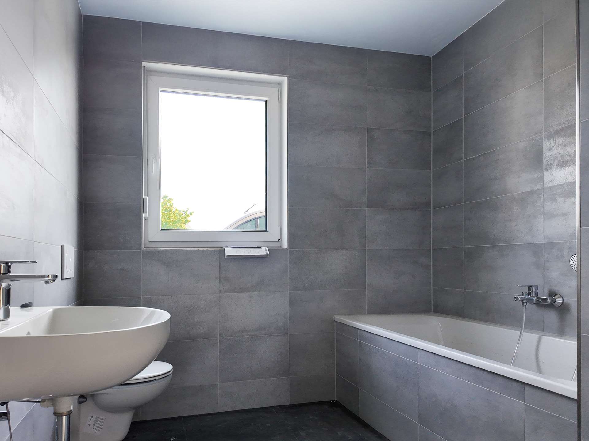 Tageslichtbad mit Wanne - Musterhaus