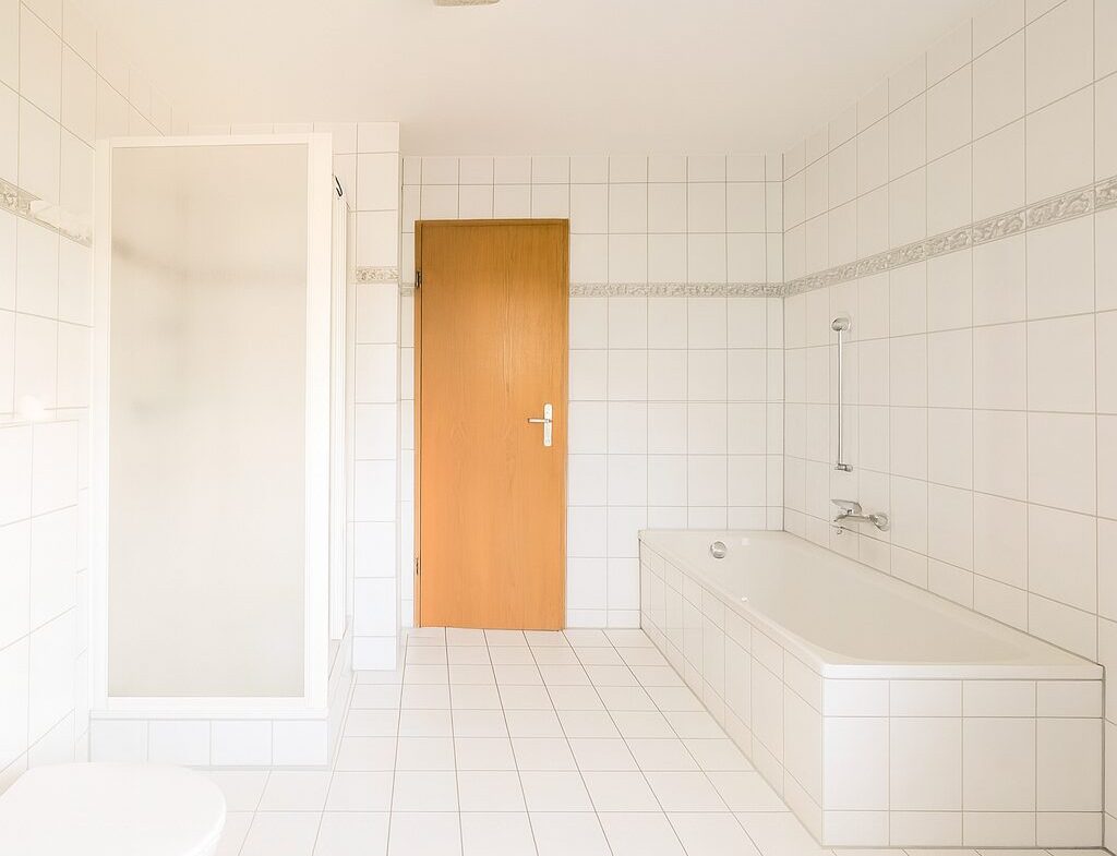 Tageslichtbad mit Wanne