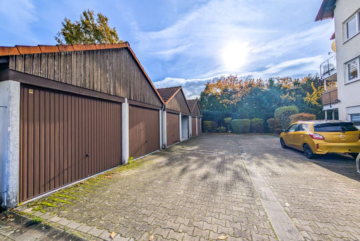 Innenhof - praktische Garagen