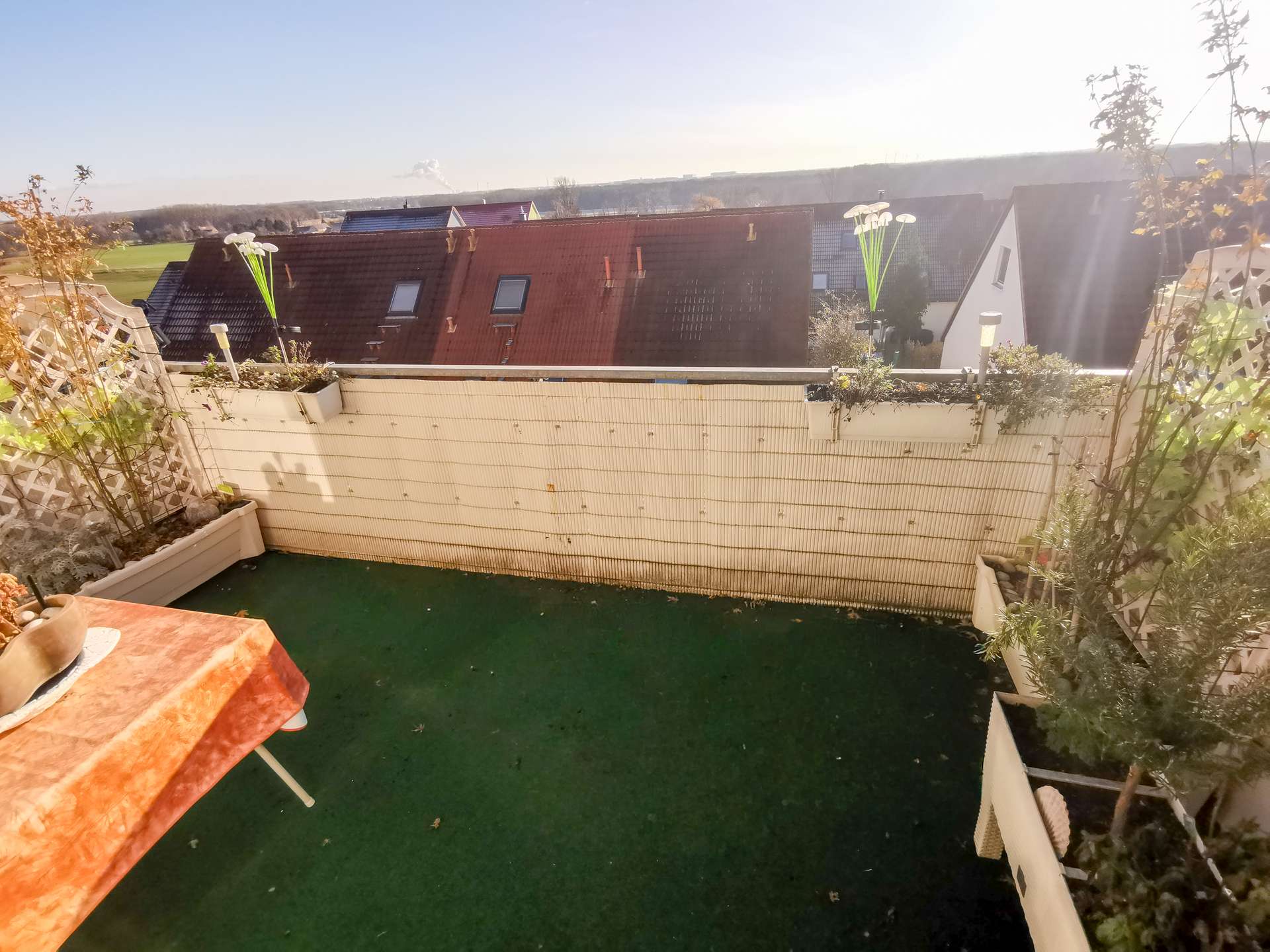 Großer sonniger Balkon